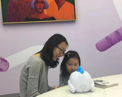 智伴兒童機(jī)器人1X開售 人工智能賦能，讓育兒教育事半功倍